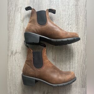 Heel Boot. Blundstone #1673 Chelsea in Antique Brown.
UK 5.5 US 8.5
C$170